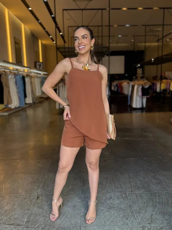 Conjunto Short Alfaiataria e Blusa Assimétrica