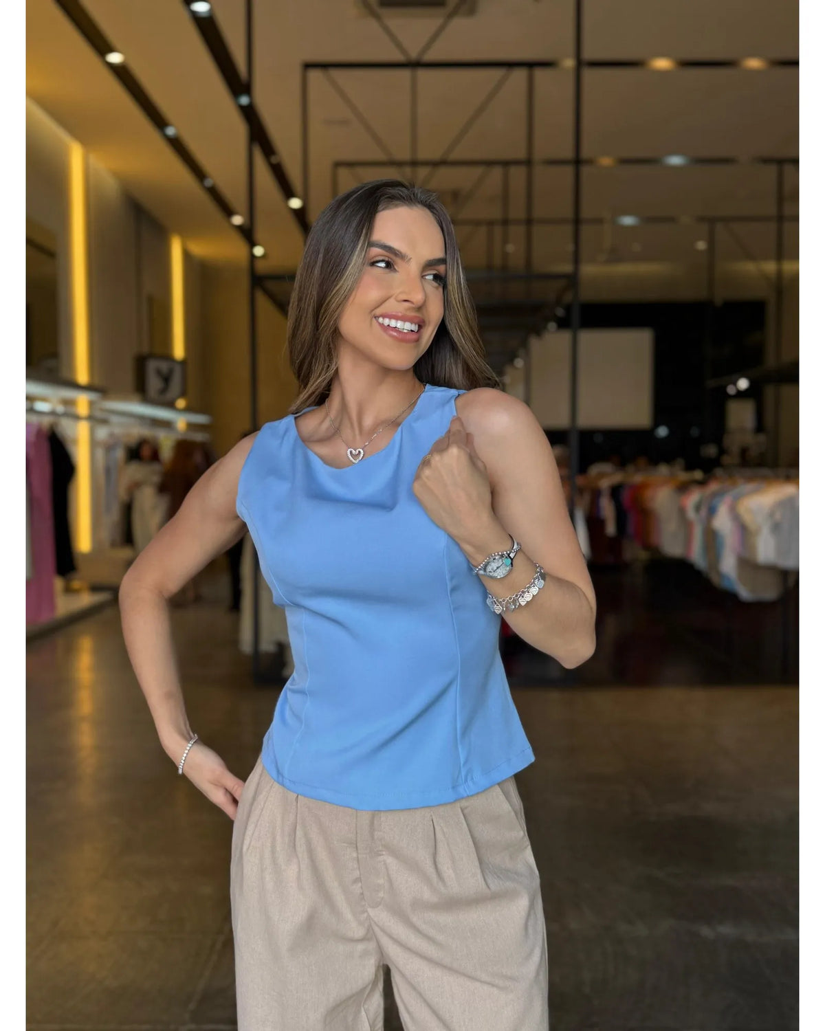 Blusa Alfaiataria Decote Costa