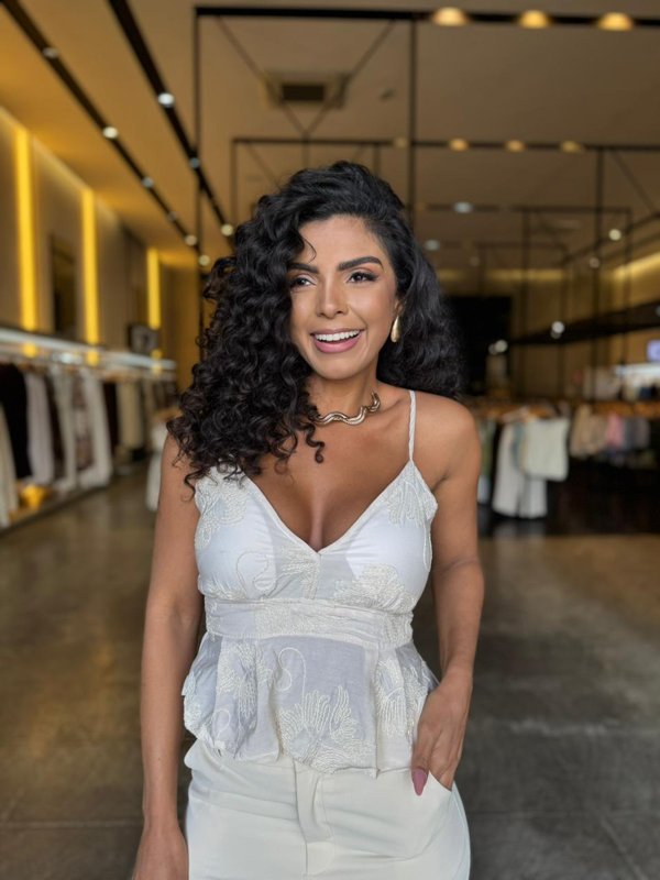 Blusa Luxo Detalhe Bordado