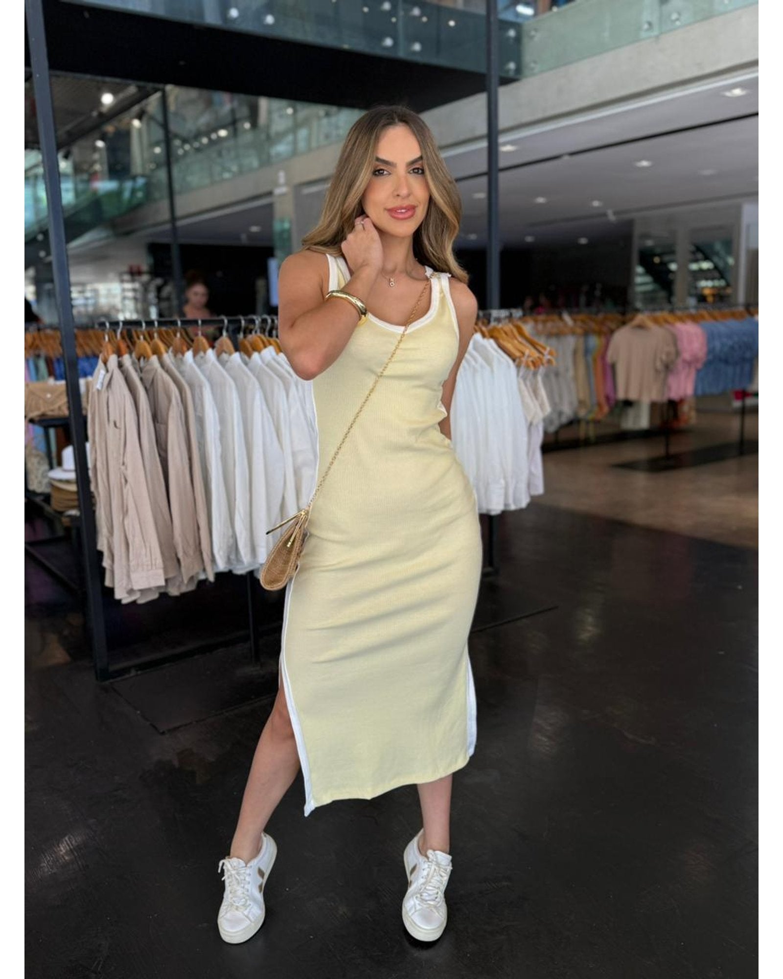 Vestido Canelado Listra Lateral